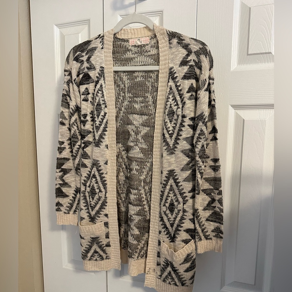 XS Black and Cream Aztec Print Duster